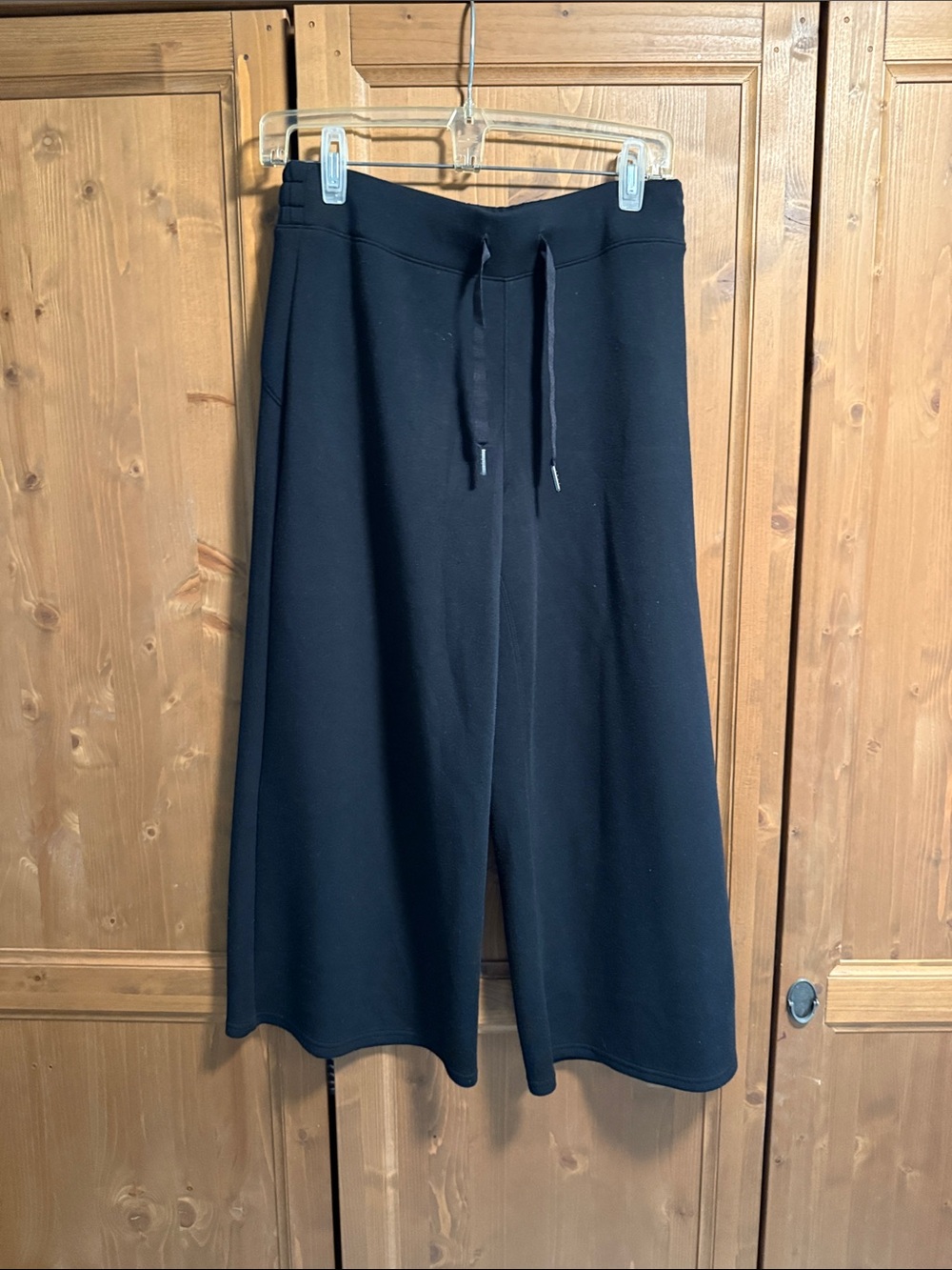 SPANX air essentials petite medium cropped pants - black.
